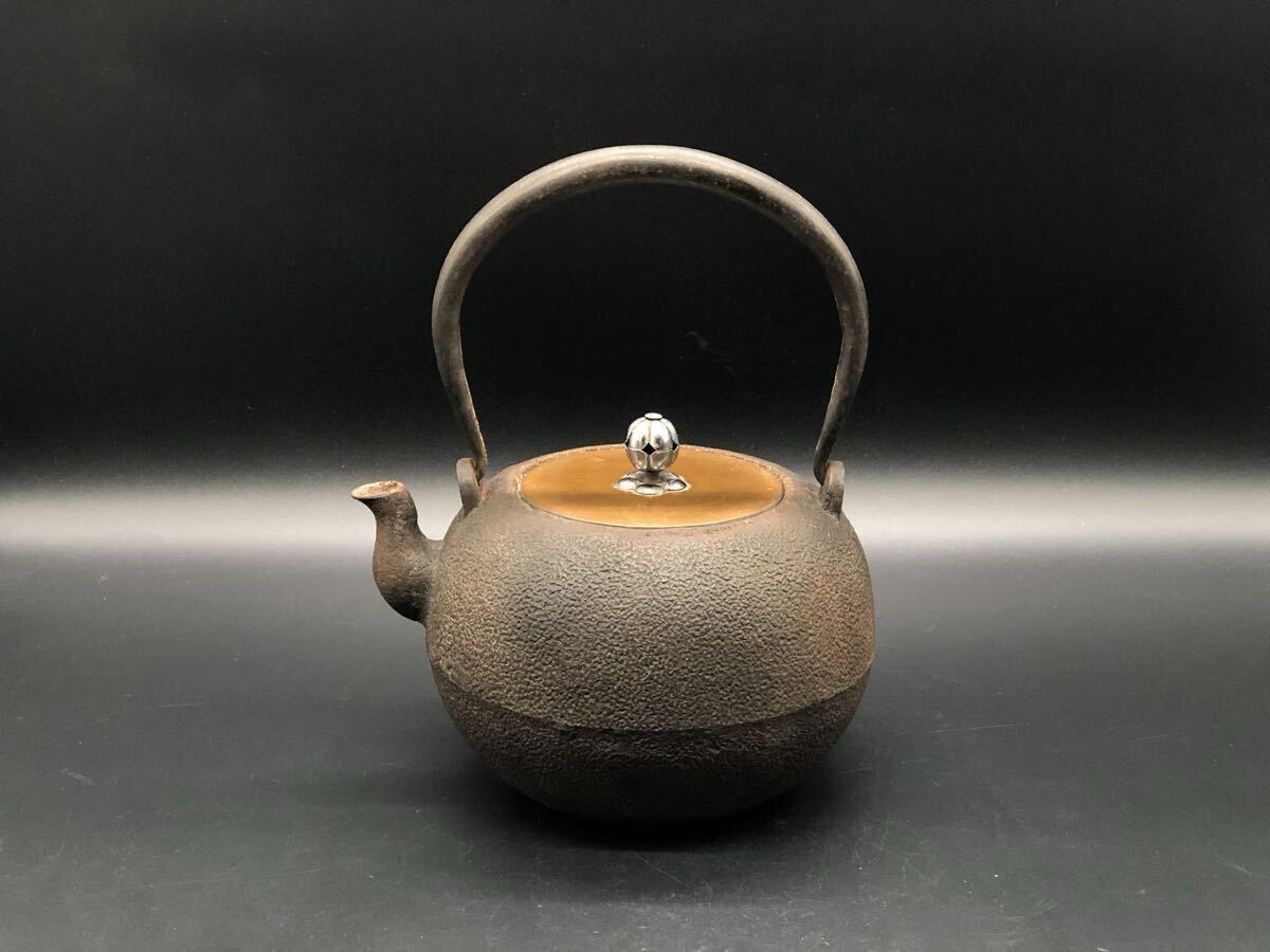 煎茶道具 時代物 古作 鉄瓶 丸形 金寿堂造 角銘 銅蓋 銀摘 茶器 茶道具拍卖