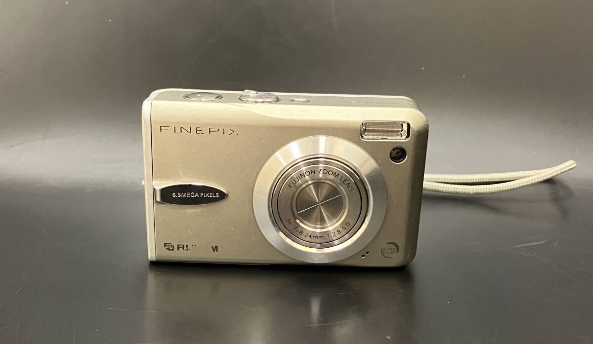 FUJIFILM FINEPIX F30 コンパクトデジタルカメラ拍卖