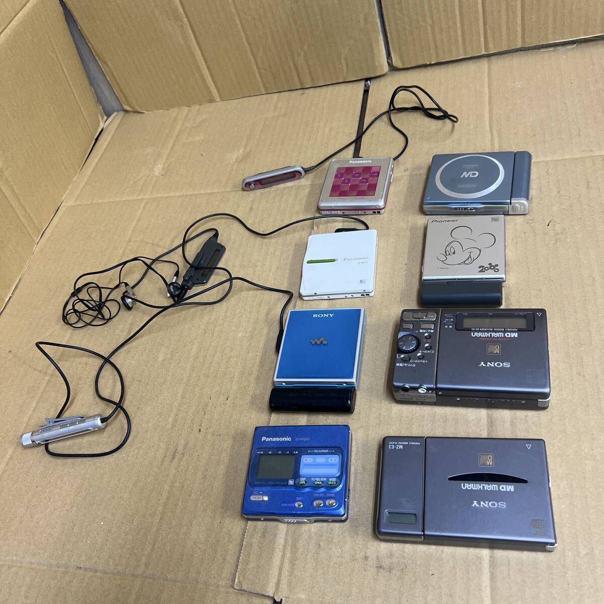 64 ゆうパック着払い発送 中古 現状品 Panasonic ポータブルMDプレーヤー SJ-MJ77 SONY MZ-R3 いろいろまとめて拍卖