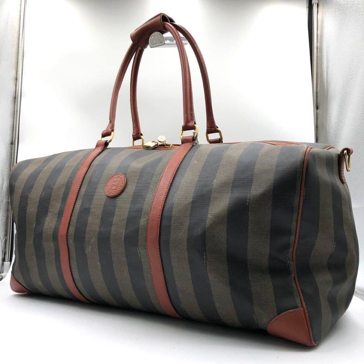 FENDI フェンディ ボストンバッグ 旅行バッグ トラベル ペカン カーキ ブラウン ロゴ型押し ゴールド 南京錠 大容量拍卖