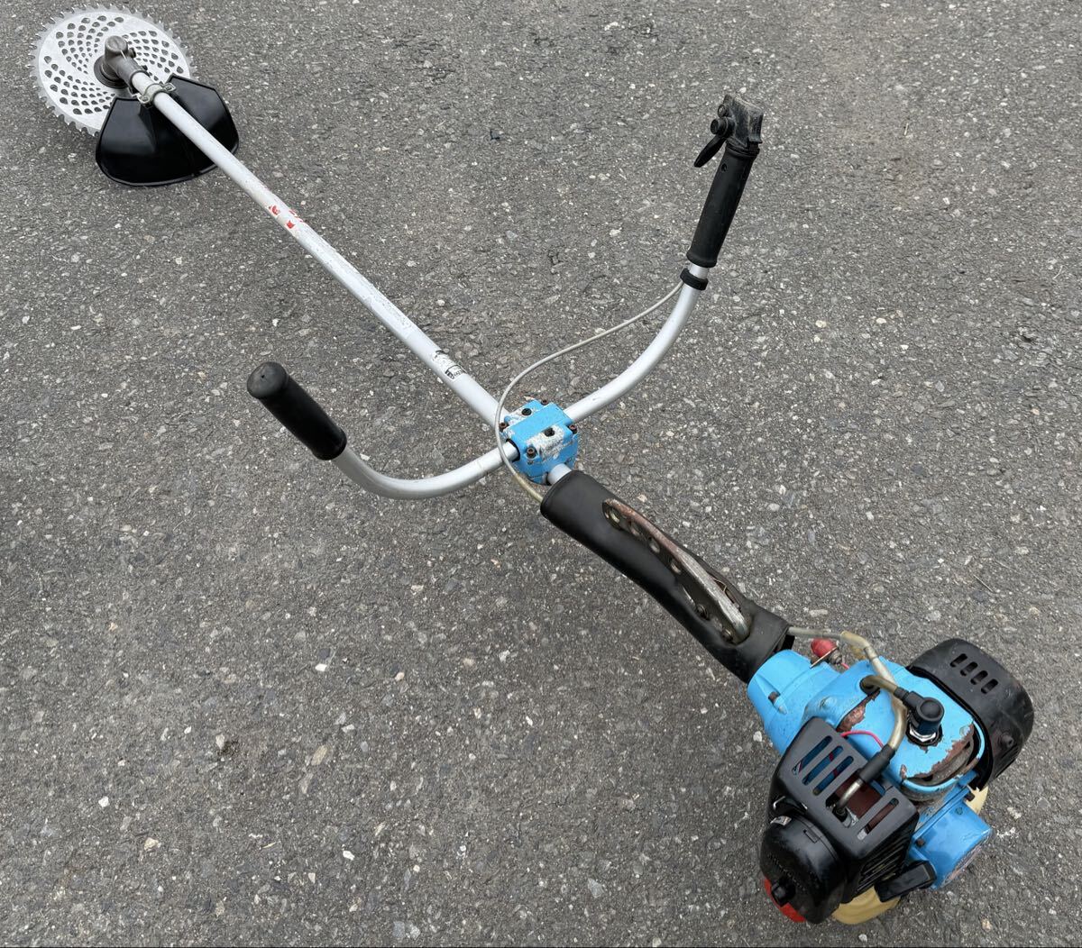 実働 新ダイワ RM350-2 刈り払い機 草刈り機 刈払機 草刈機 農機具 排気量33cc プロ 機械 青森県 十和田市拍卖