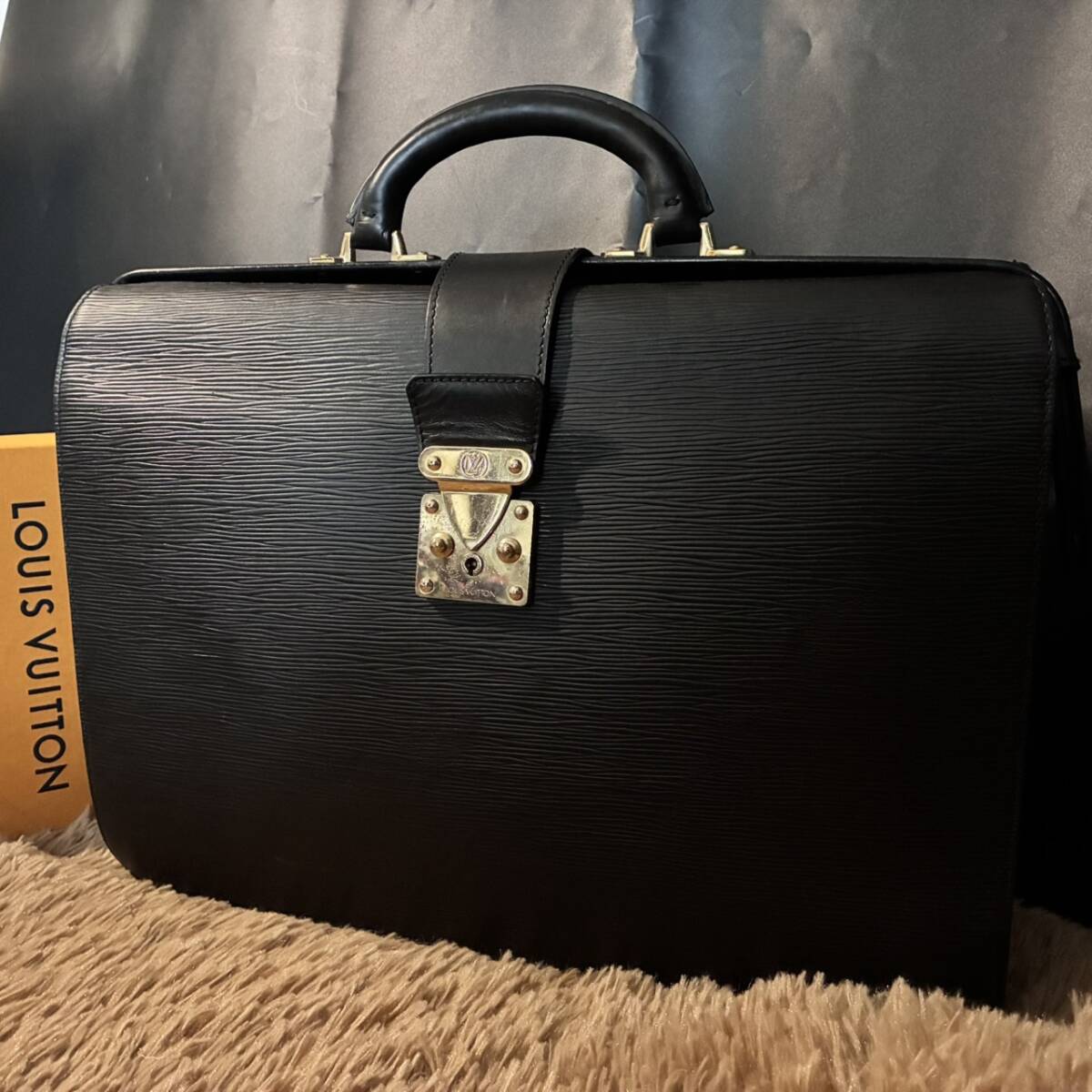 1円~【美品】ルイヴィトン LOUIS VUITTON セルヴィエット フェルモワール メンズ ビジネス A4 PC 書類鞄 ブリーフケース エピ 黒拍卖