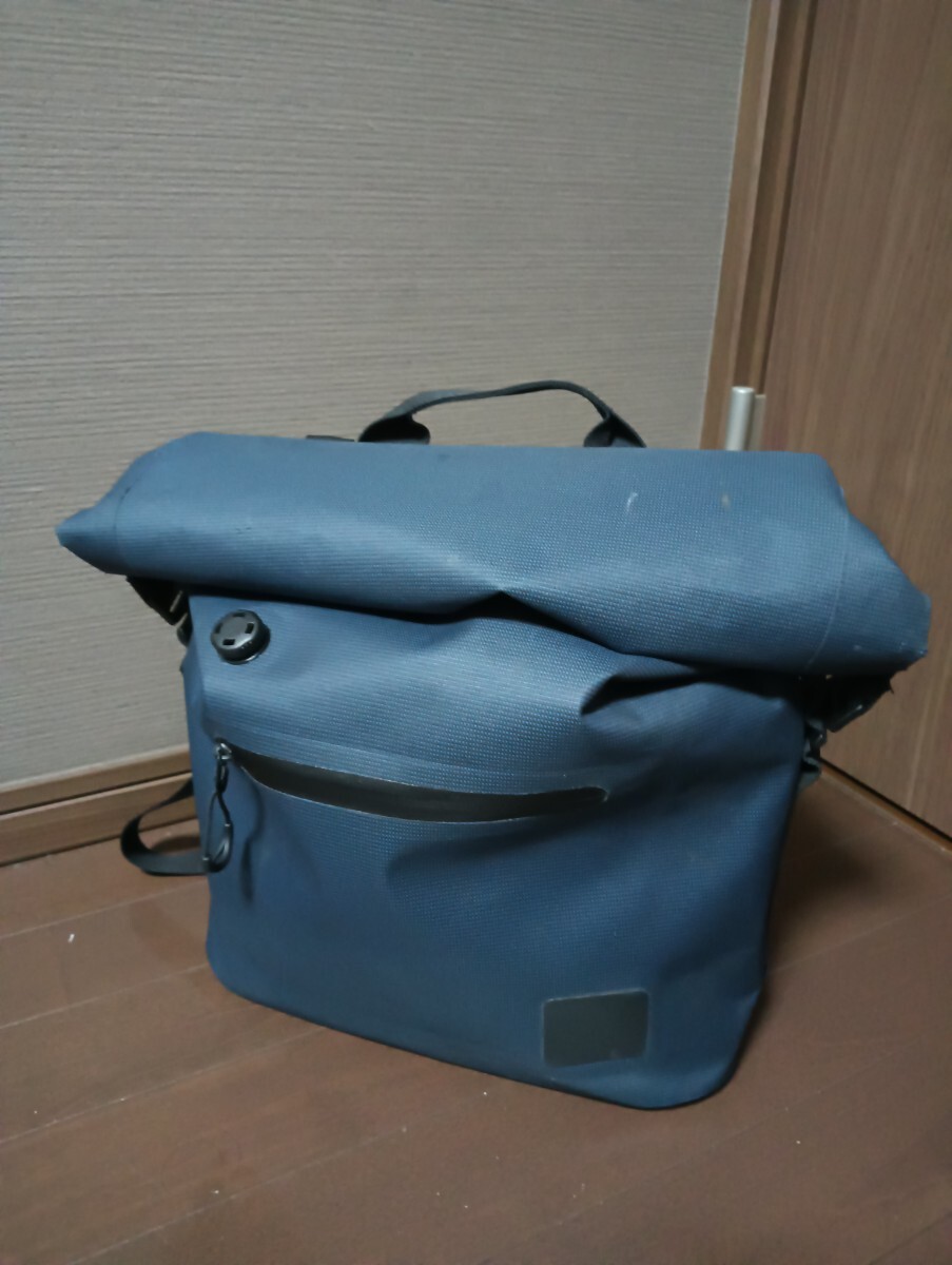 BROMPTON ブロンプトン Rolltop Bag ロールトップバック 9L フロントバック/ウォータープルーフ バックパック リュックネイビー拍卖