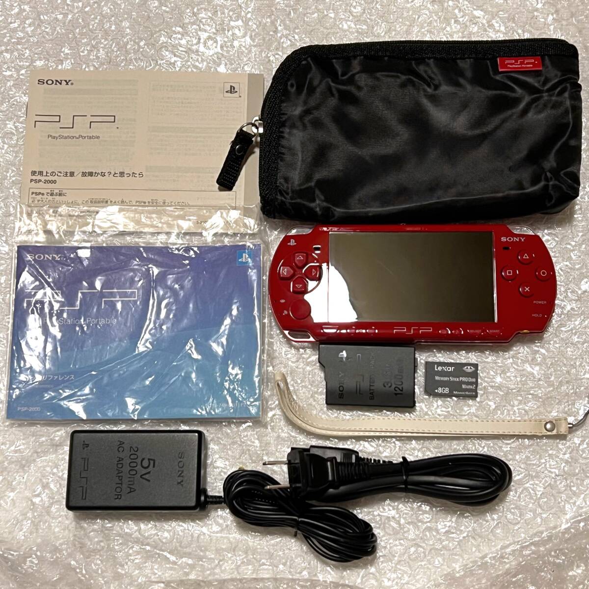 〈準美品・画面ヤケなし・動作確認済み〉PSP-2000 本体 ディープレッド メモリースティック 8GB 薄型 バリューパック PSPJ-20000拍卖