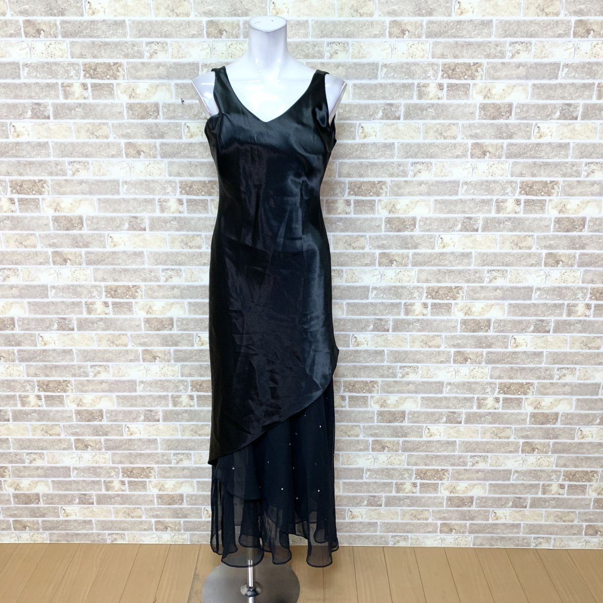 【ネコポス可】 1ST ロングドレス 黒系光沢 パーティードレス カラードレス キャバドレ 発表会 イベント 中古27983拍卖