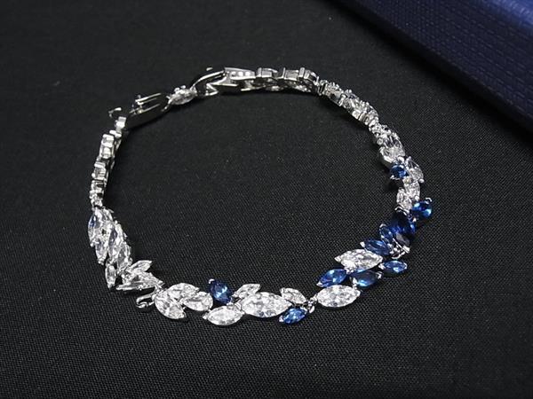 1円 ■極美品■ SWAROVSKI スワロフスキー カラーストーン ブレスレット アクセサリー レディース シルバー系 GB5788拍卖