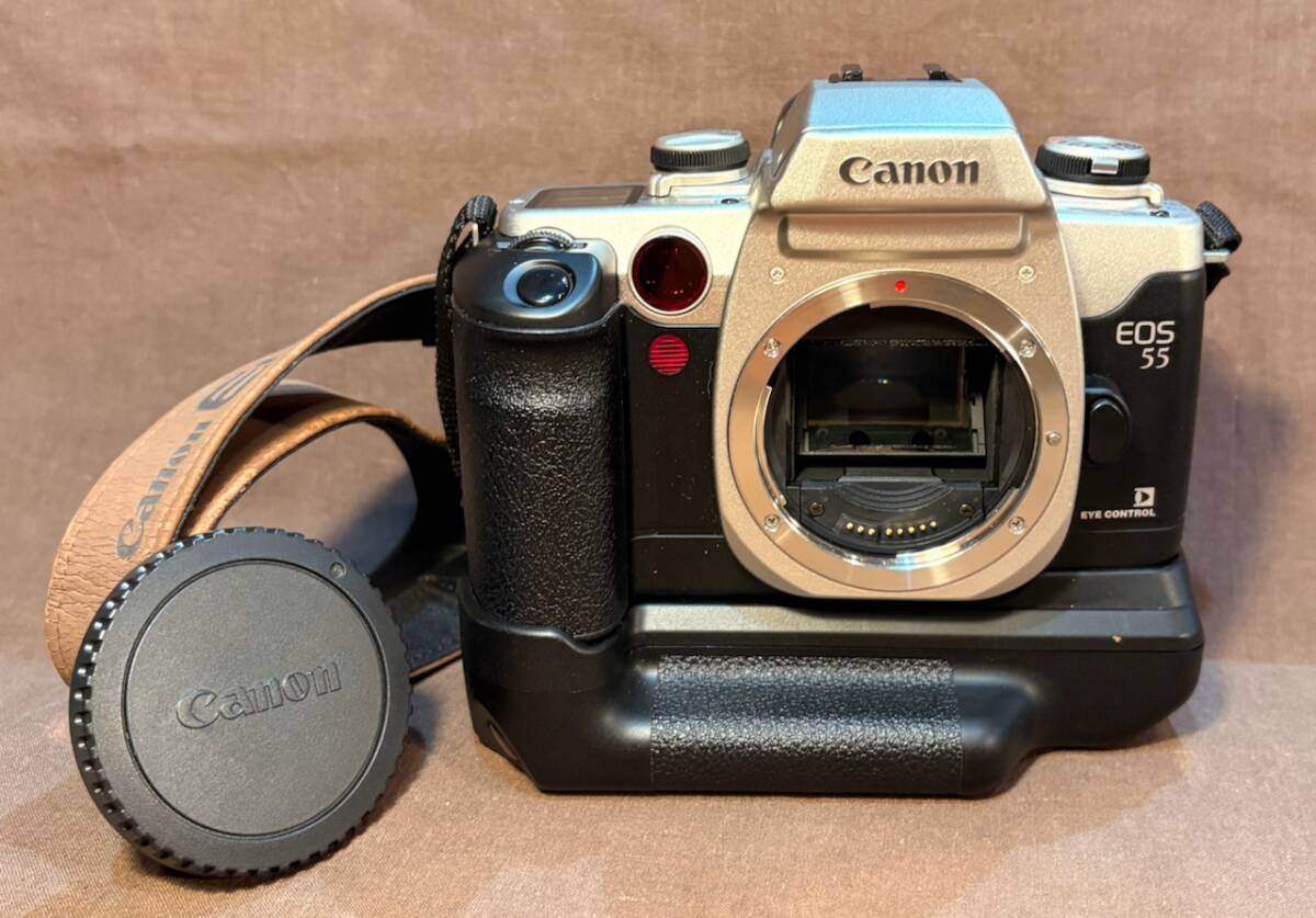 Canon EOS 55 一眼レフカメラ/バッテリーパック BP-50 付/シャッター,フラッシュ OK②拍卖