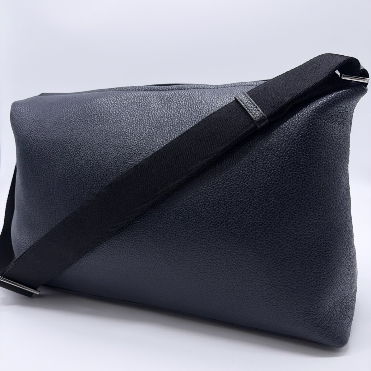 1円 【美品】フルラ FURLA ショルダーバッグ メッセンジャーバッグ ペブルレザー シボ革 ネイビー 紺色拍卖