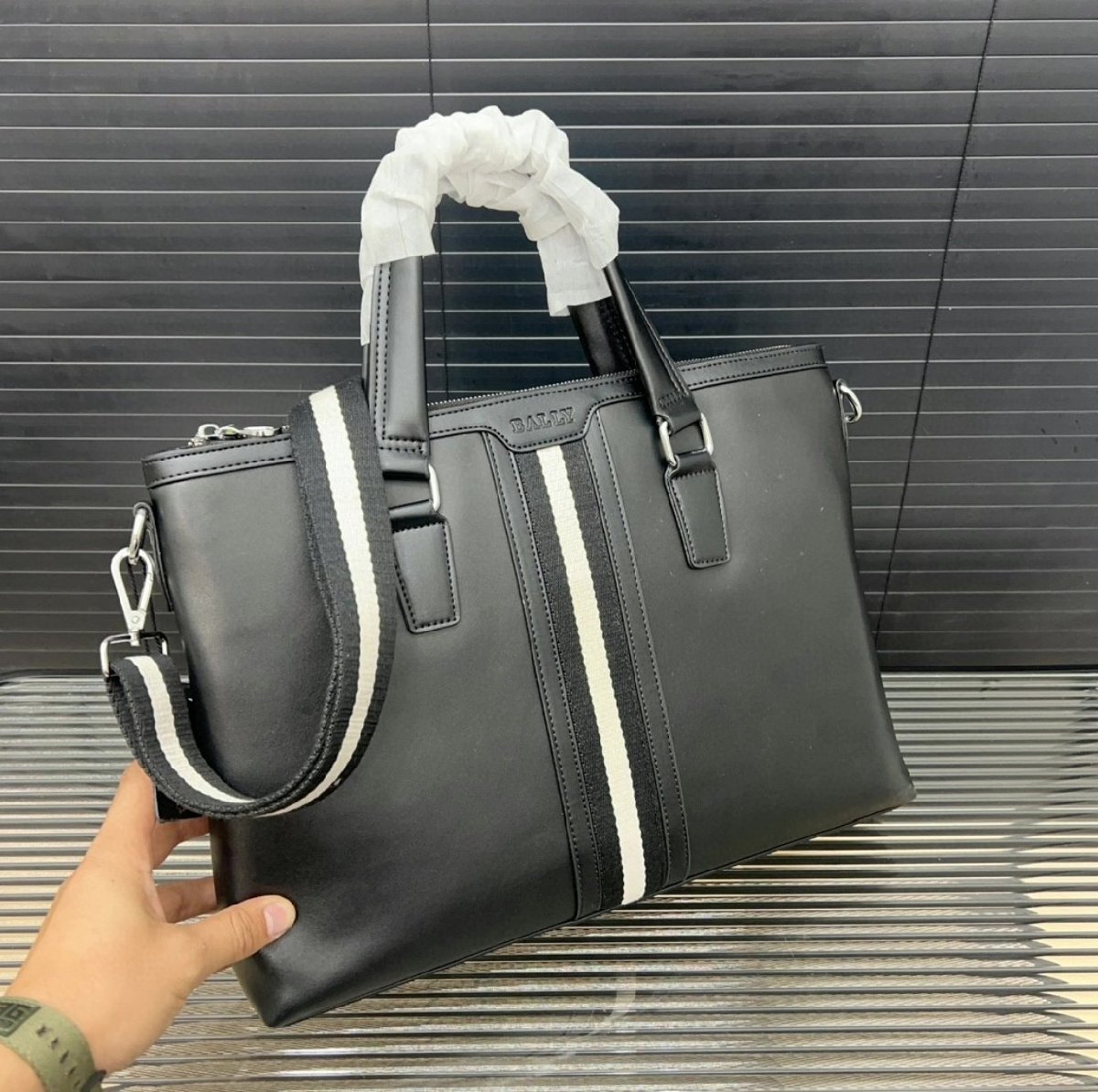 新品 BALLY バリー レザーブリーフケース 2WAY トートバッグ 付属ショルダーストラップ 通勤 出張 メンズ 紳士鞄 ブラック zchw0170拍卖