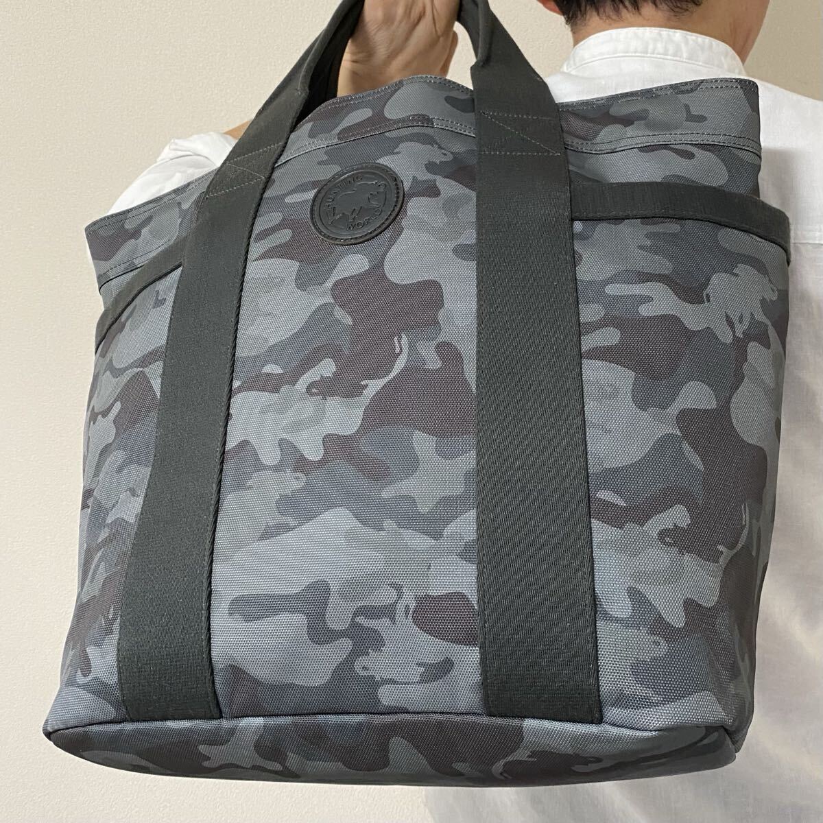 現行近/極美品●大容量●HUNTING WORLD ハンティングワールド メンズ トートバッグ 肩掛け ビジネス A4収納 カモフラ 総柄 かばん 書類拍卖