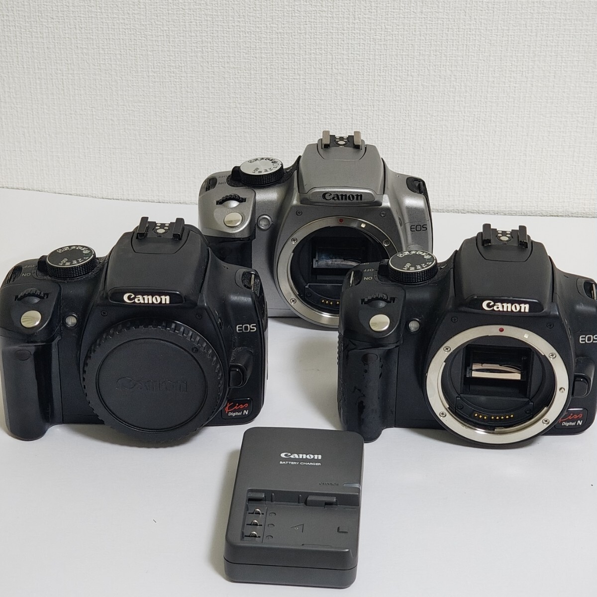 Canon EOS Kiss Digital N ボディ 3台セット バッテリーと充電器付 キヤノン まとめ売り キス 1円拍卖