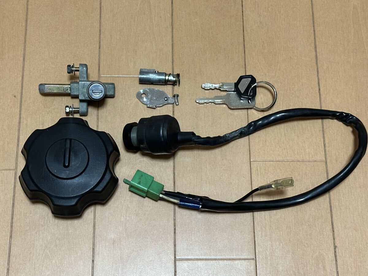 KSR80 KSR2 鍵セット(4種) キーセット ※鍵1本で全て開閉可能 KSR50 KSR1 カワサキ タンクキャップ メインキー キーセット拍卖