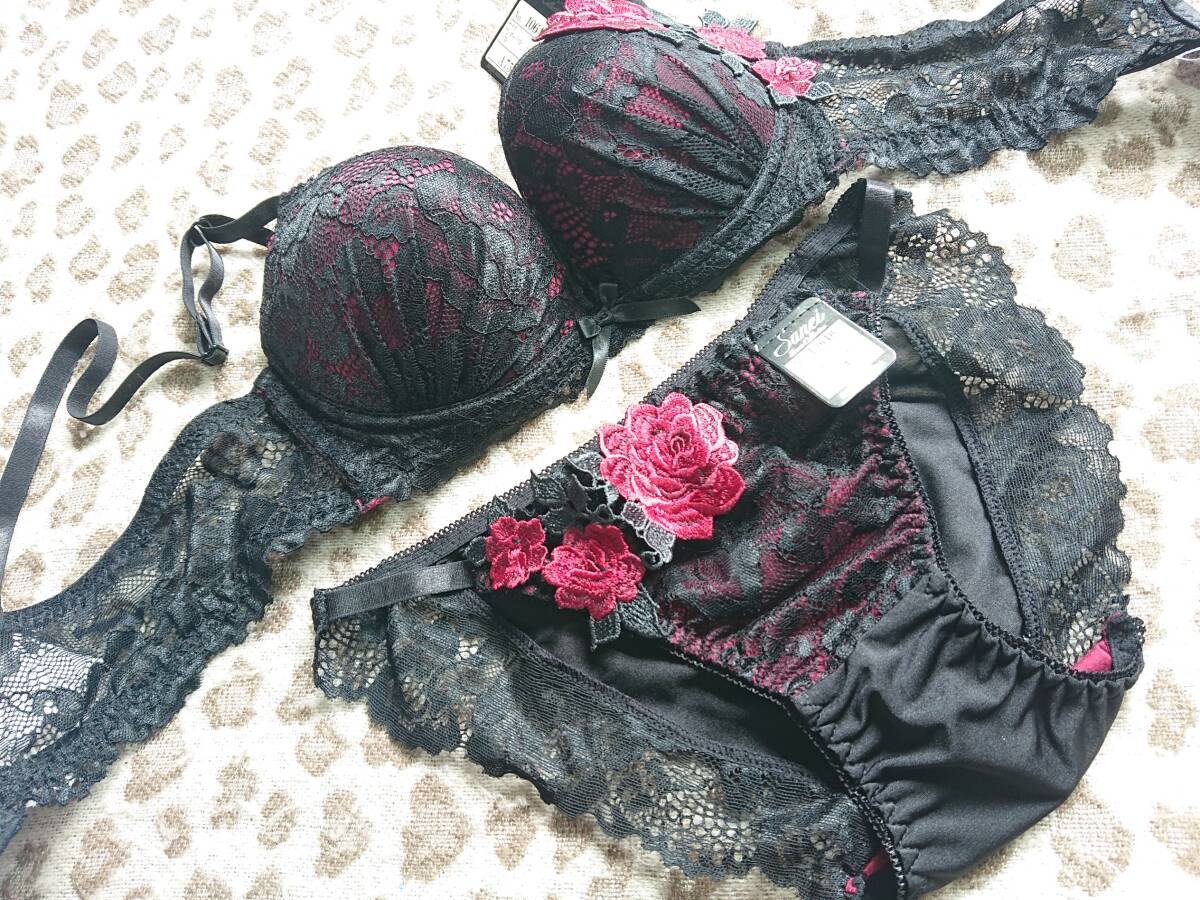 .。o○ブラジャー。パンティ○o。.A75-M.めっちゃ、すてき。大人っぽくてセクシー。ブラック。真っ赤なバラのモチーフつき!!拍卖