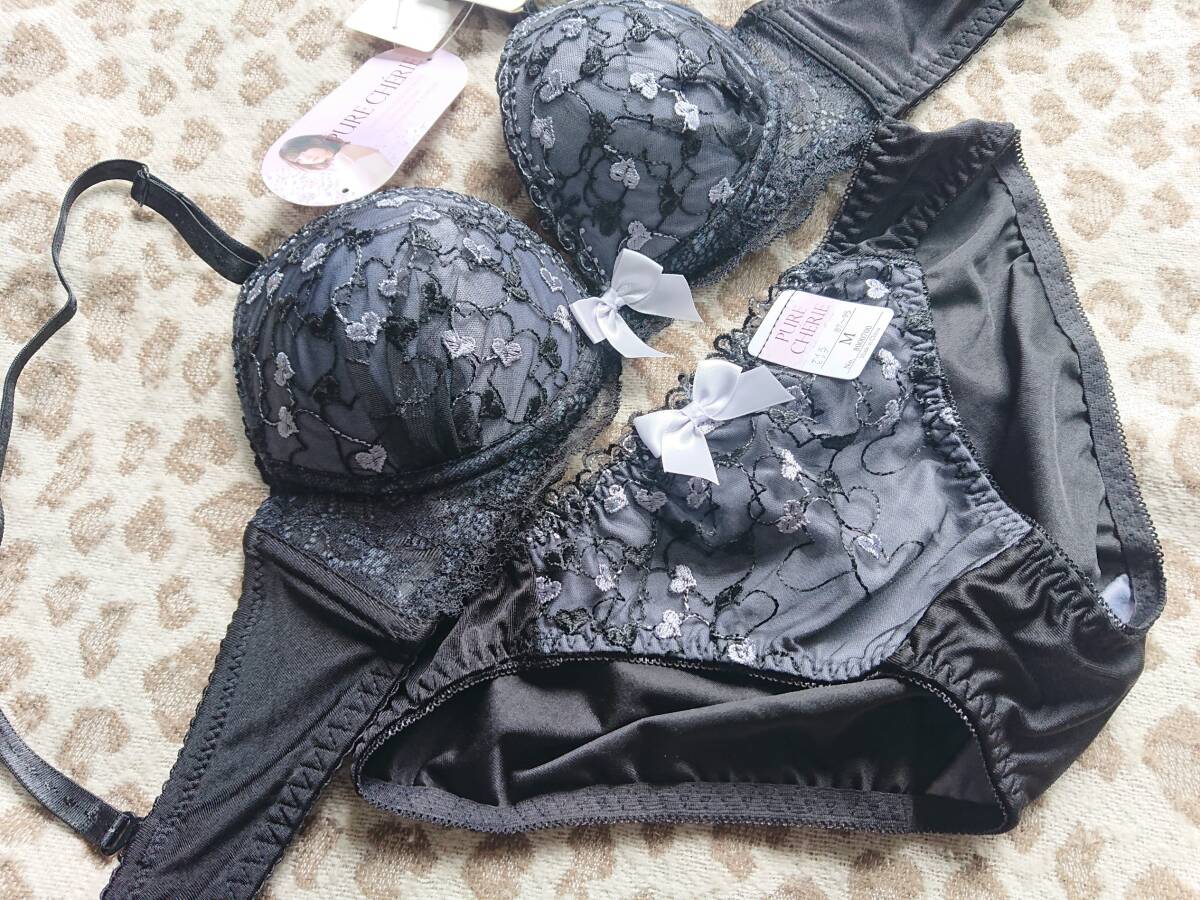 .。o○ブラジャー。パンティ○o。.A70-M.めっちゃ、かわゆい。。ブラック。フロントデカリボン℃-ute。ハート刺繍が沢山!超ラブリー拍卖