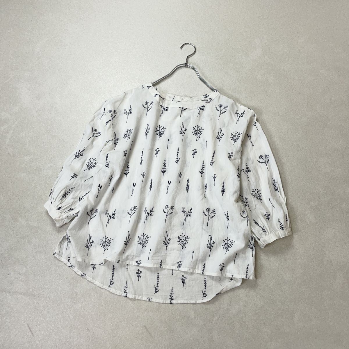 ☆pyumosso リネンブレンド 線画ステッチ 花柄刺繍 ブラウス 大きいサイズ 3L拍卖