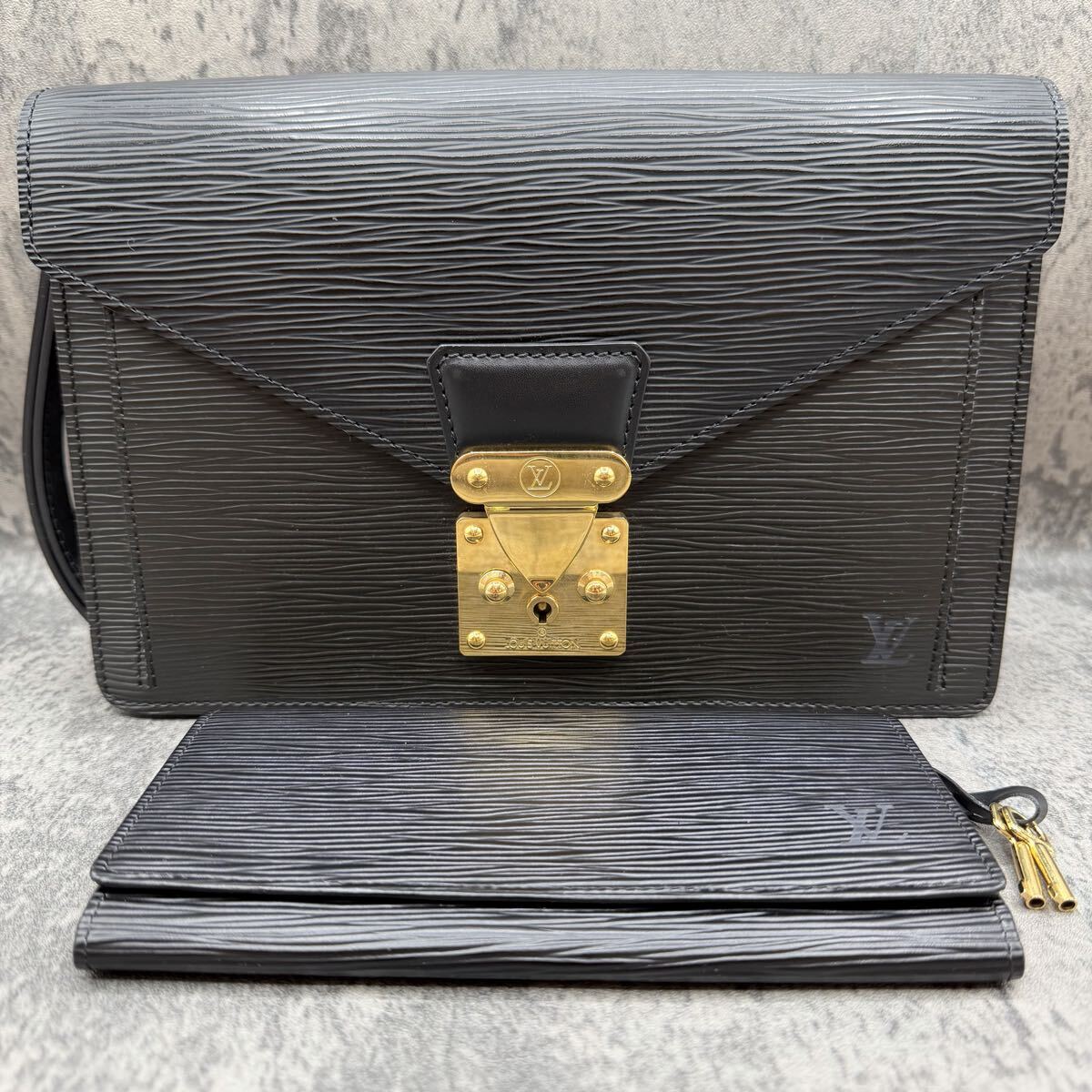 獄美品/鍵付属/限定札入れ付 LOUIS VUITTON ルイヴィトン セリエドラゴンヌ エピ セカンドバッグ クラッチバッグ ブラック 黒 メンズ 鍵拍卖