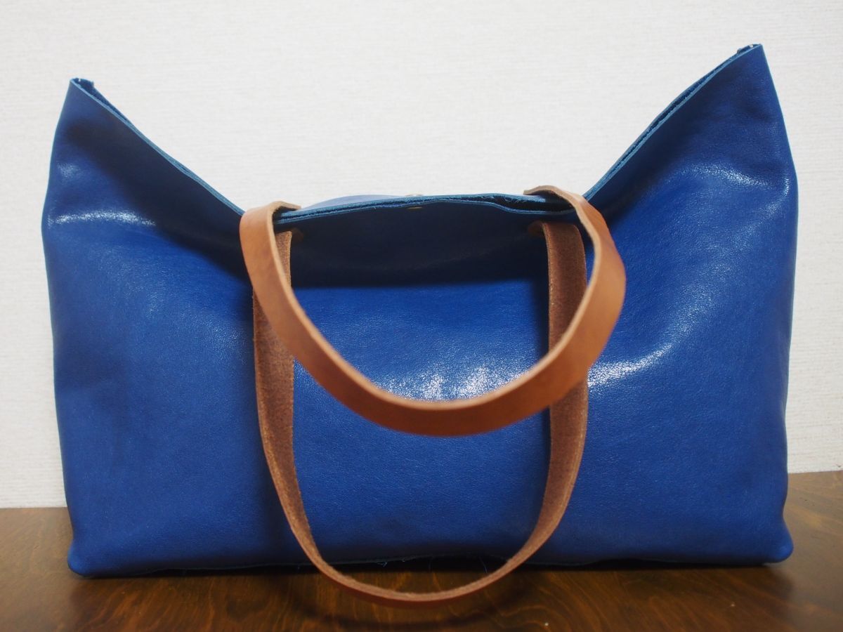 【最高級本革】 caldoa カルドア トートバッグ A4 肩掛け可 ブルー×キャメル ヌメ革ハンドル 大容量 鮮やかBTトートバッグ BL 810拍卖