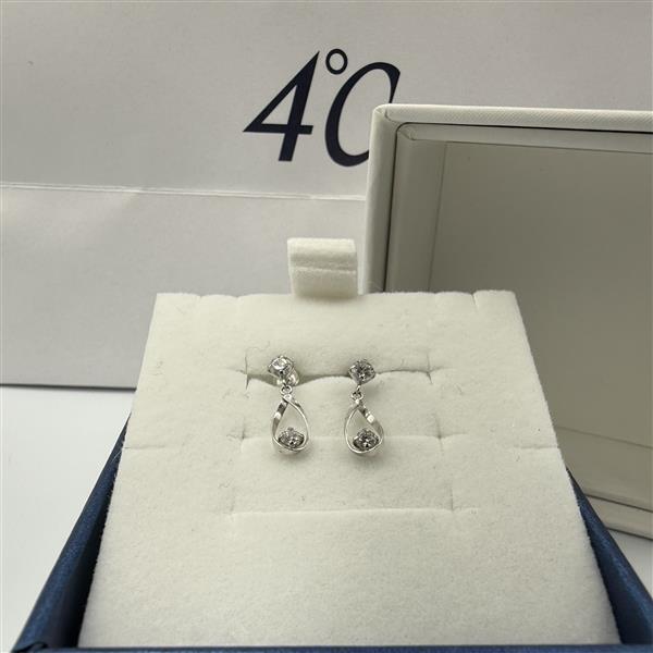 1円 出品 4℃ ヨンドシー K10 ピアス ティア ドロップ しずく ケース 箱付 レディース ジュエリー アクセサリー 現状品 個人保管品 21342拍卖