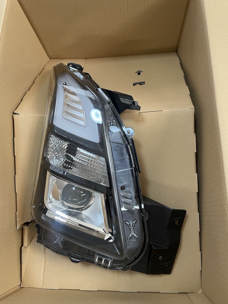 超美品!ワゴンR スティングレー MH55S 右側 ヘッドライト拍卖