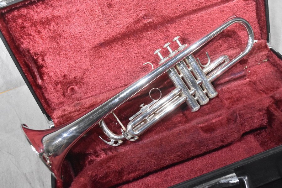 【D】YAMAHA YTR-3325S トランペット ヤマハ シルバー 3339211拍卖