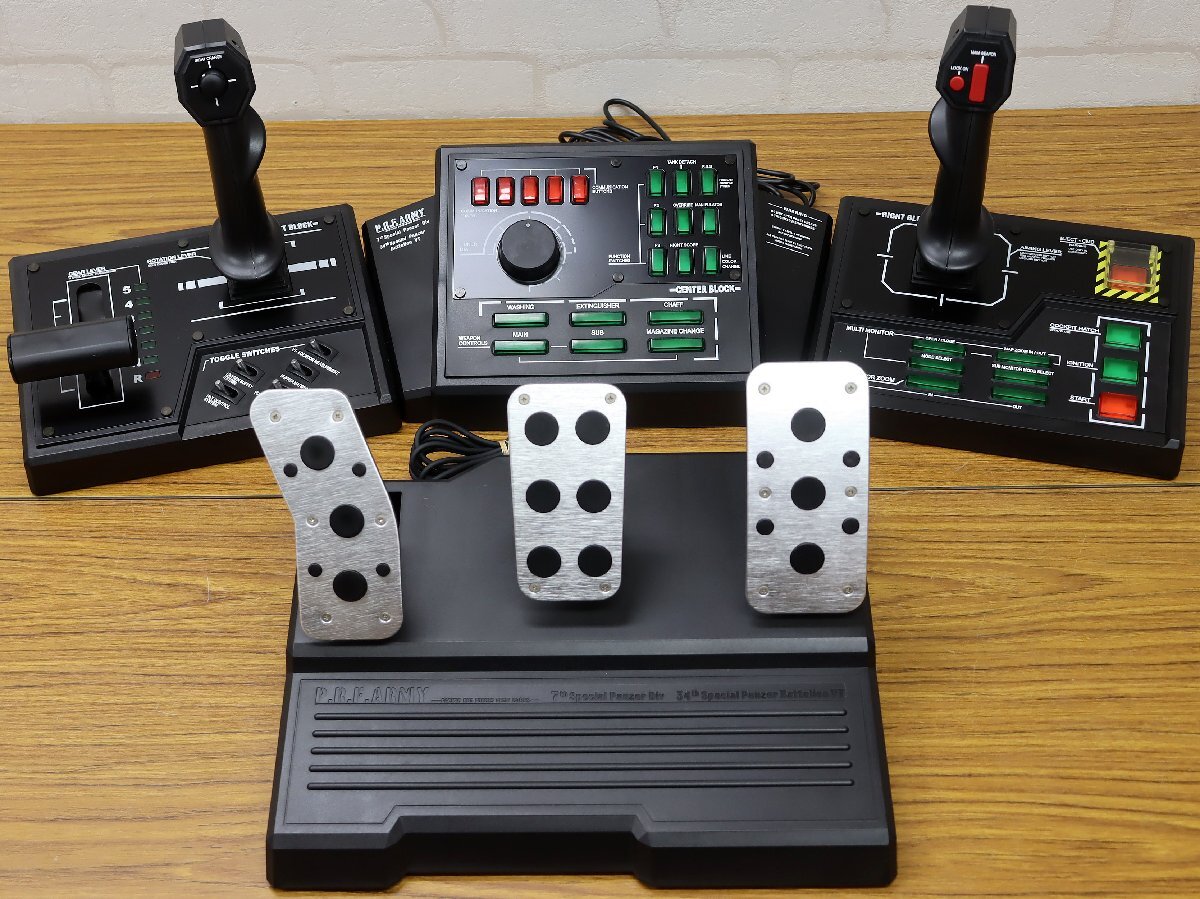 M◇ジャンク品◇ゲーム周辺機器 『鉄騎 専用コントローラー』 CAPCOM/カプコン M4500001 対応機種:初代Xbox ゲームソフト同梱 発売:2002年拍卖