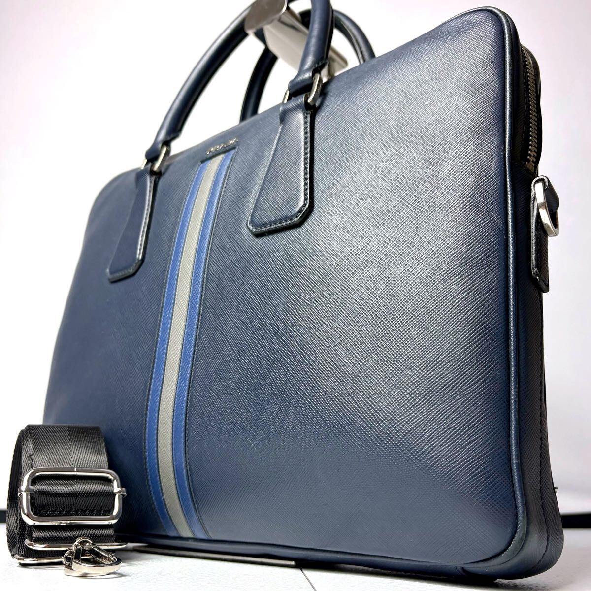 定価約35万/入手困難/美品◎ PRADA プラダ ビジネスバッグ ブリーフケース ハンドバッグ ロゴ サフィアーノレザー ネイビー メンズ拍卖