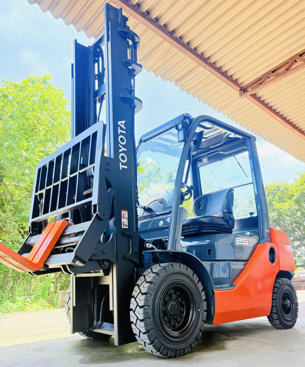 トヨタフォークリフト/02-8FD25/ディーゼル車/ヒンジド/フォークシフター/AT車/稼働時間:1849h/2021年車/ツメ長さ1900mm/5本レバ拍卖