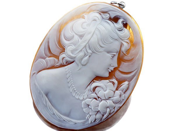 1円~【ジュエリー極】作家品サイン刻印有 華やかな女性彫刻 高級シェルカメオ 高級ロジウムメッキペンダントヘッド a4098i【送料無料】拍卖