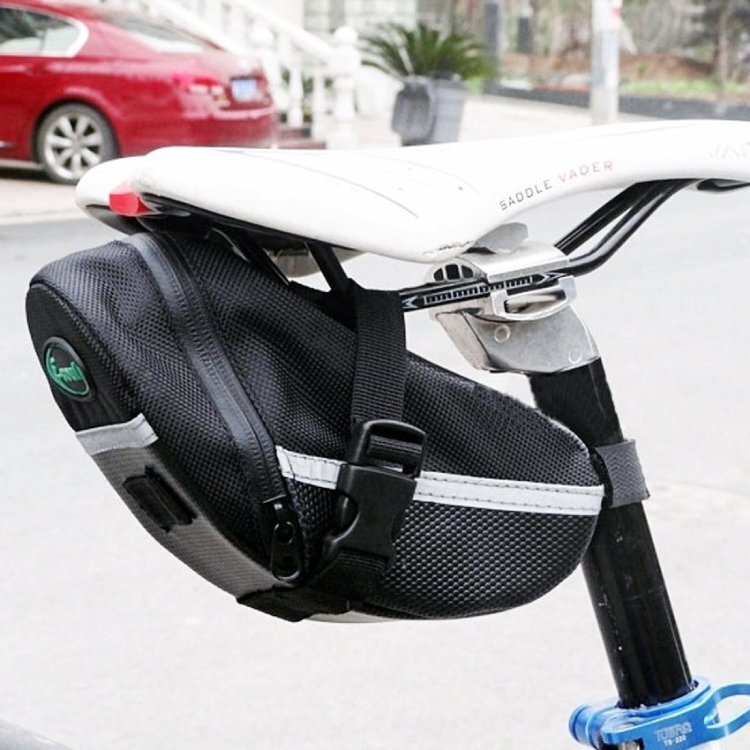 自転車用サドルバッグ ブラック 小型軽量 145g 耐久/対候性抜群 600Dナイロン製 反射テープ付 工具入れ 防水仕様 BSO1795拍卖