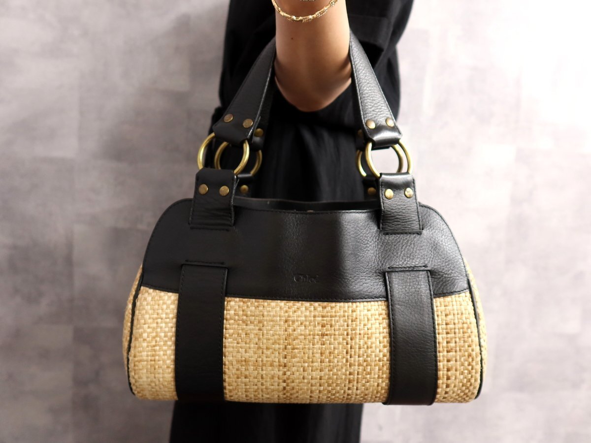 ●超美品●Chloe クロエ●ロゴ型押し●ストロー カーフ レザー 本革●ハンド バッグ●黒 ベージュ●ゴールド金具●腕掛け●かばん●Js69984拍卖