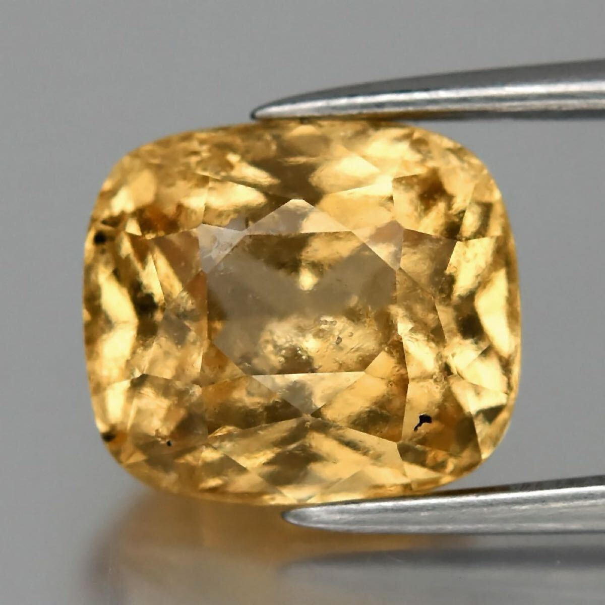 非加熱 天然グロッシュラーガーネット 9x8mm 3.39カラット拍卖