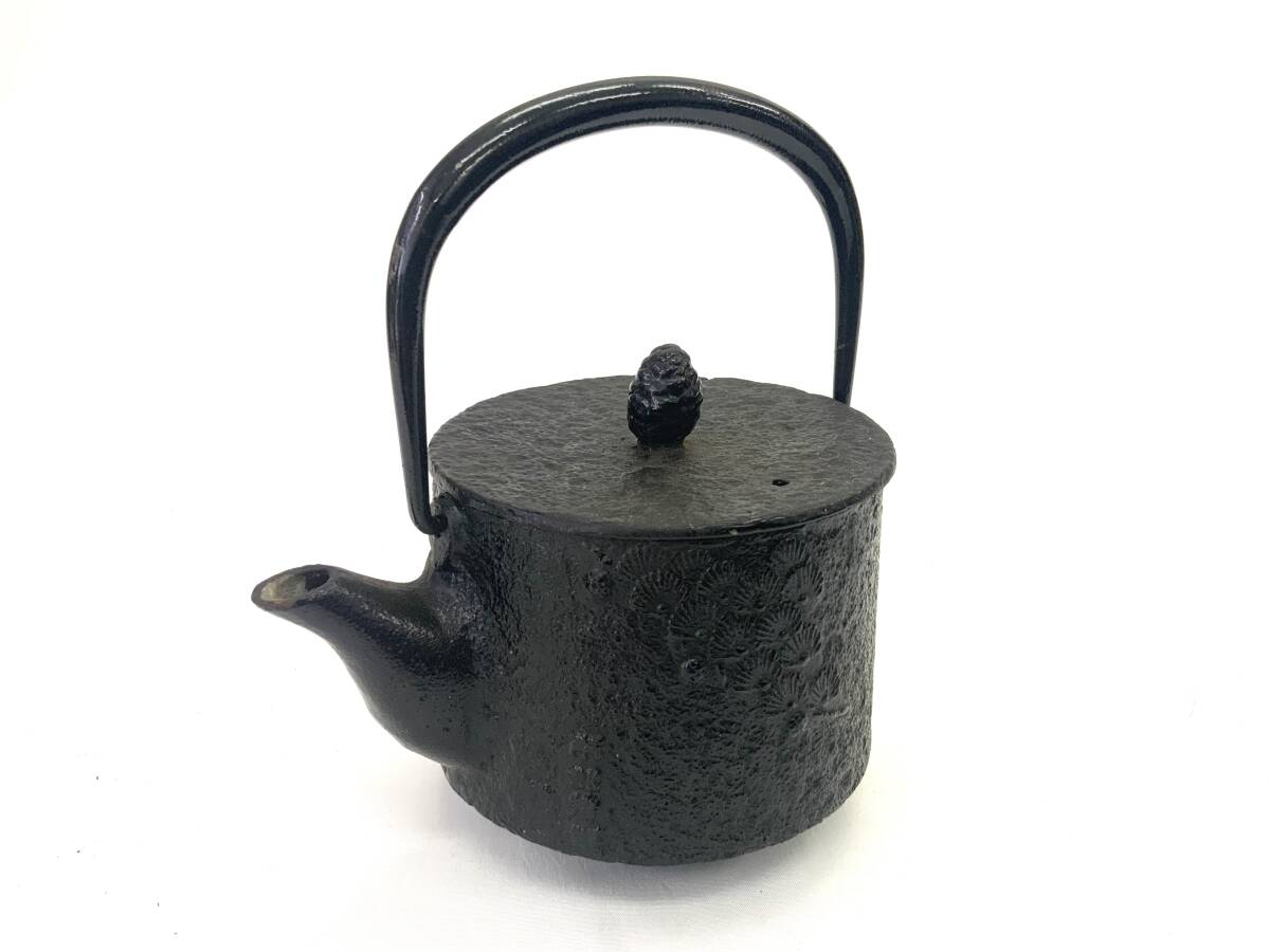 0782 広 【1円スタート】 南部鉄器 南部特製 松ぼっくり 650g 急須 鉄びん 鉄瓶 湯沸し拍卖