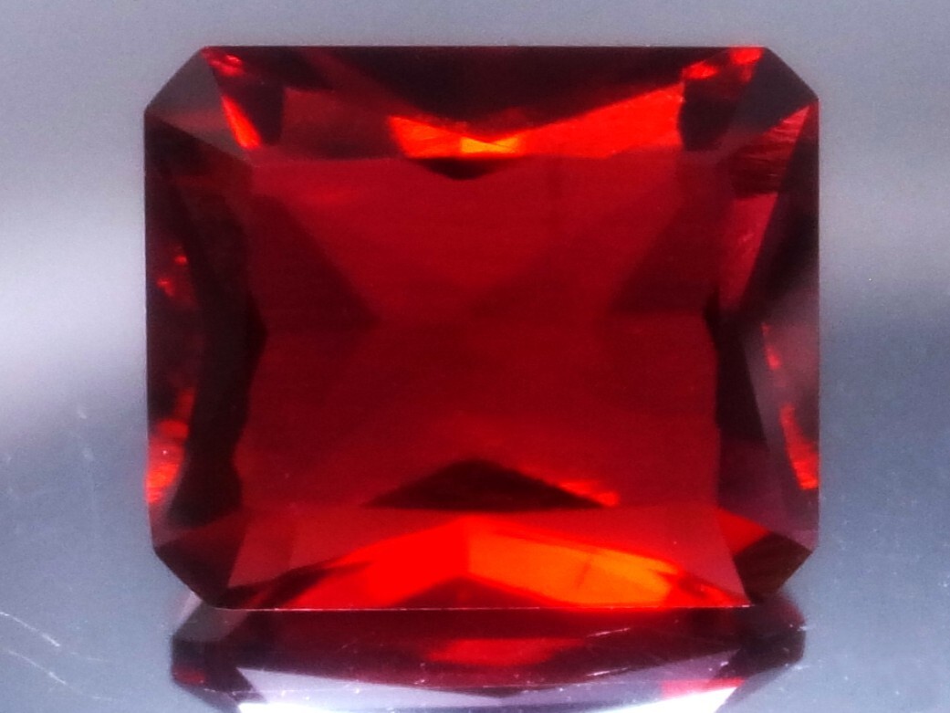 5.13ct 新品・大粒サイズ・赤いエメラルド 超希少石ビクスバイト タイラス社製造品 合成レッドベリル拍卖