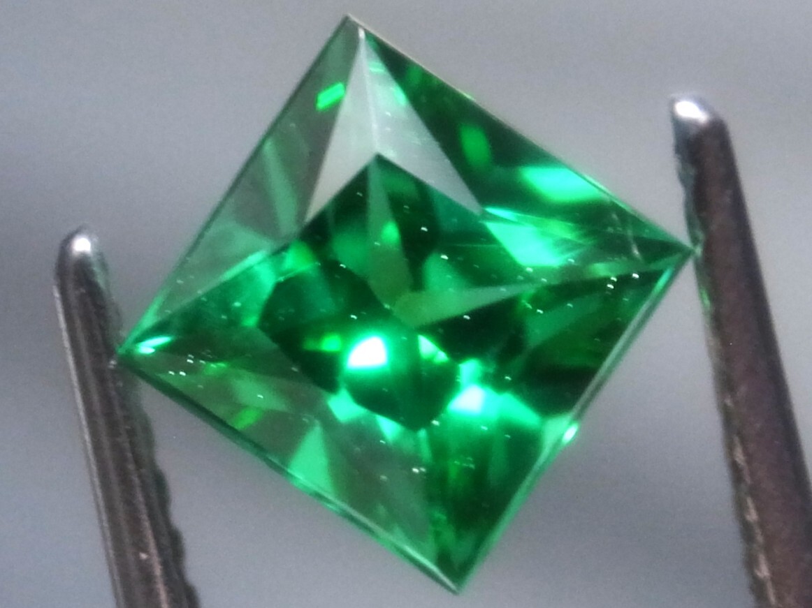 2.51ct 新品・ザンビアエメラルドカラー合成人造宝石ヤグセラミック YAG (イットリウム・アルミニウム・ガーネット)拍卖