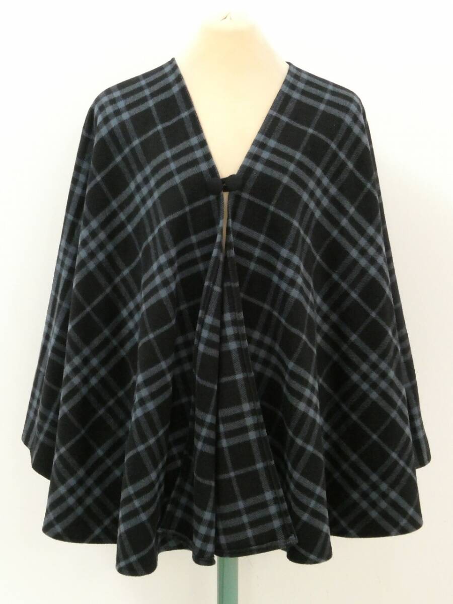 2607-0114●宝市/バーバリー/ポンチョ/ケープ/チェック/くるみボタン/黒×青/BURBERRY(梱包サイズ80)拍卖