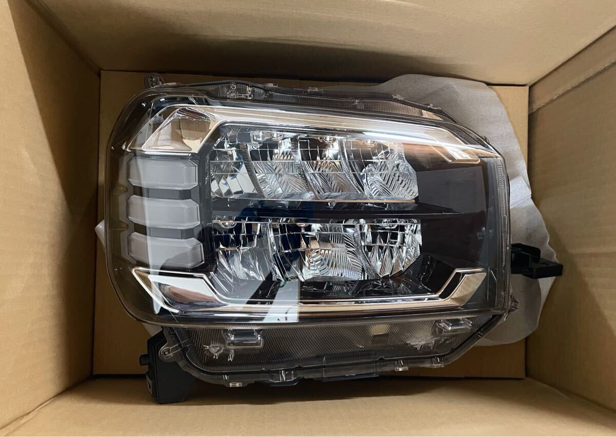 極美品/破損無 ダイハツ タフト LA900S LA910S 右 ヘッドライト ヘッドランプ LED 純正 81110-B2B10 KOITO 100-6907D FR 拍卖