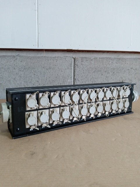 【1円スタート!】CANARE / カナレ 12ch音声マルチ用コネクタボックス 12J12N12 音響機器 その1拍卖