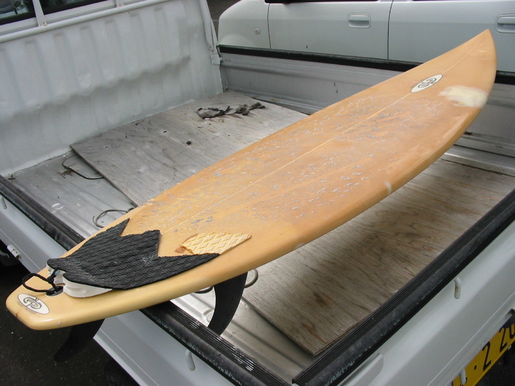値下げ交渉! 三重県直取歓迎 サーフボード 中古 1つ ジャンク品 長さ約188㎝ サーフィン ボード レトロ 黄色 フィン 波乗り 板 志摩 要修理拍卖