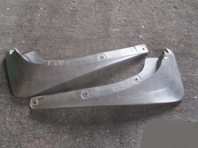 ★36R3G5682 RAV-4左ハンドル車 純正泥除け2個セット マッドガード 修理等に拍卖