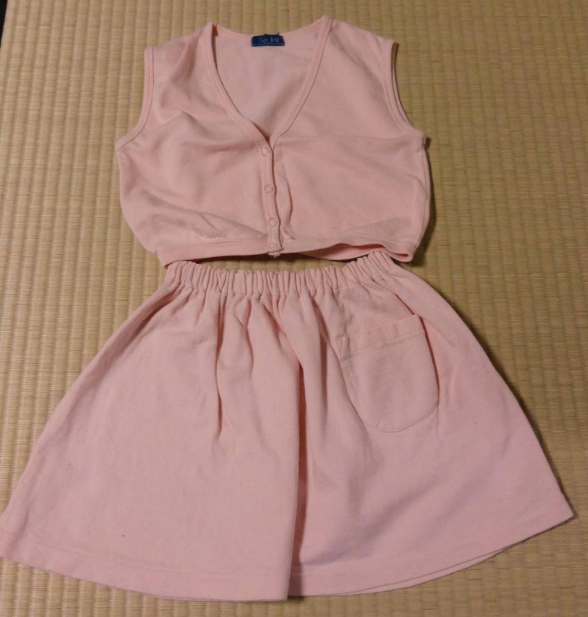 Stu312、サイズ110、ピンク色のベスト+ギャザースカート、所々汚れあり拍卖
