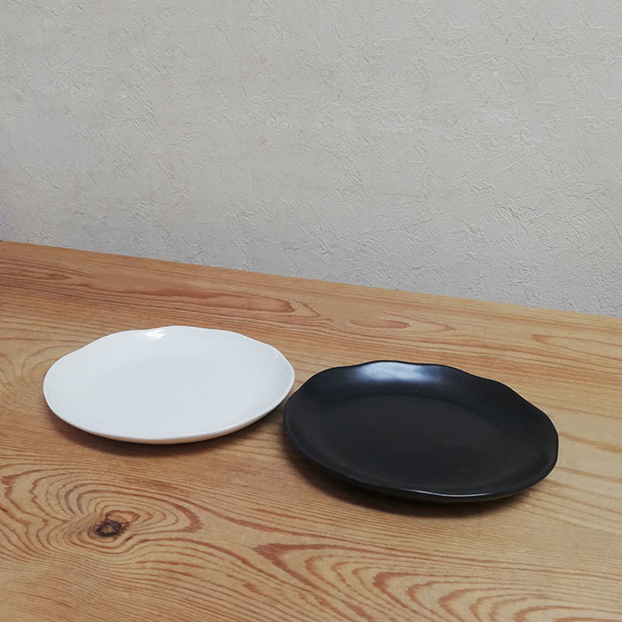 ◆小皿 2枚セット ブラックとホワイト◆取皿 取り皿 プレート お皿 シンプル おしゃれ 耐熱食器 電子レンジ対応 日本製拍卖
