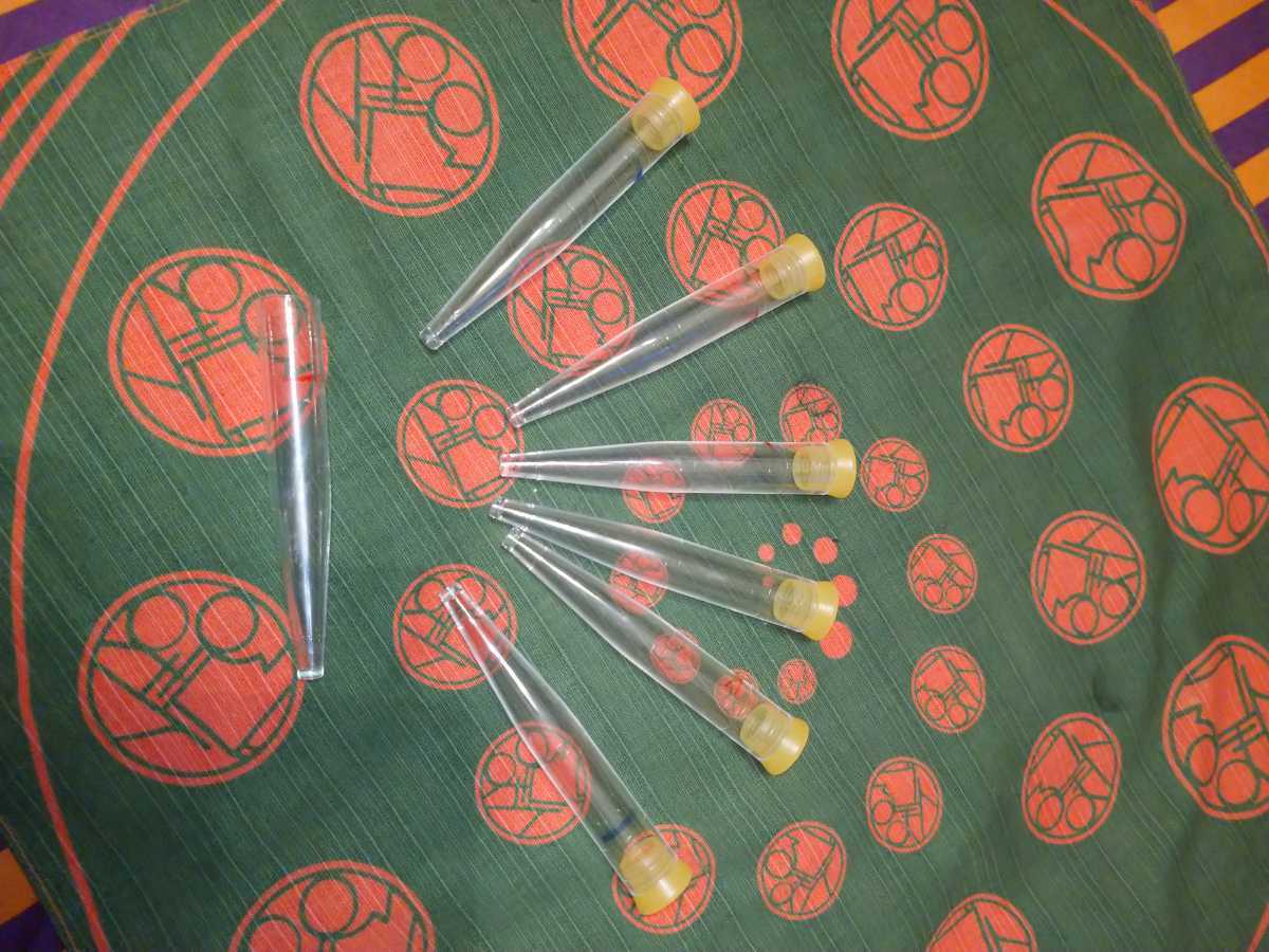 【未使用品】サンプルケース小 /プラスチック製/7本セットスタート価格:1200円寸法:H約10.5cm × 径約1.5cm拍卖