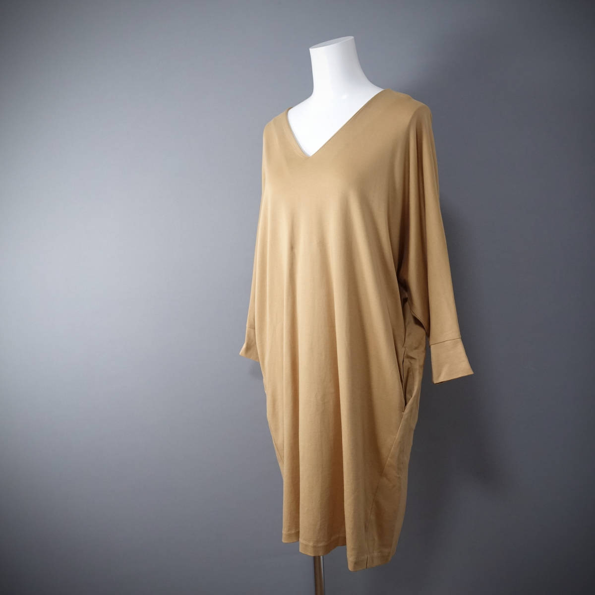 URBAN RESEARCH /アーバンリサーチ/FREE/Vネックカットソードルマンワンピース/ベージュ拍卖