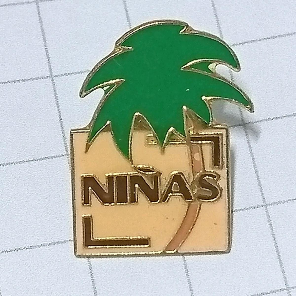 送料無料≫NINA’S ニナス やしの木☆輸入 アンティーク ピンバッジ A00087拍卖