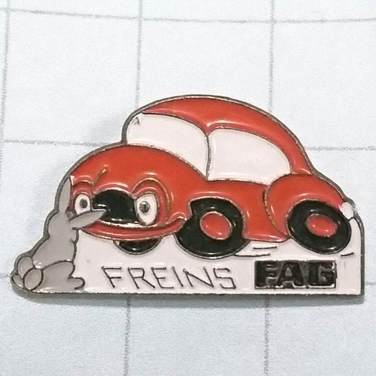 送料無料≫車とウサギ☆自動車 ピンバッジ A01045拍卖