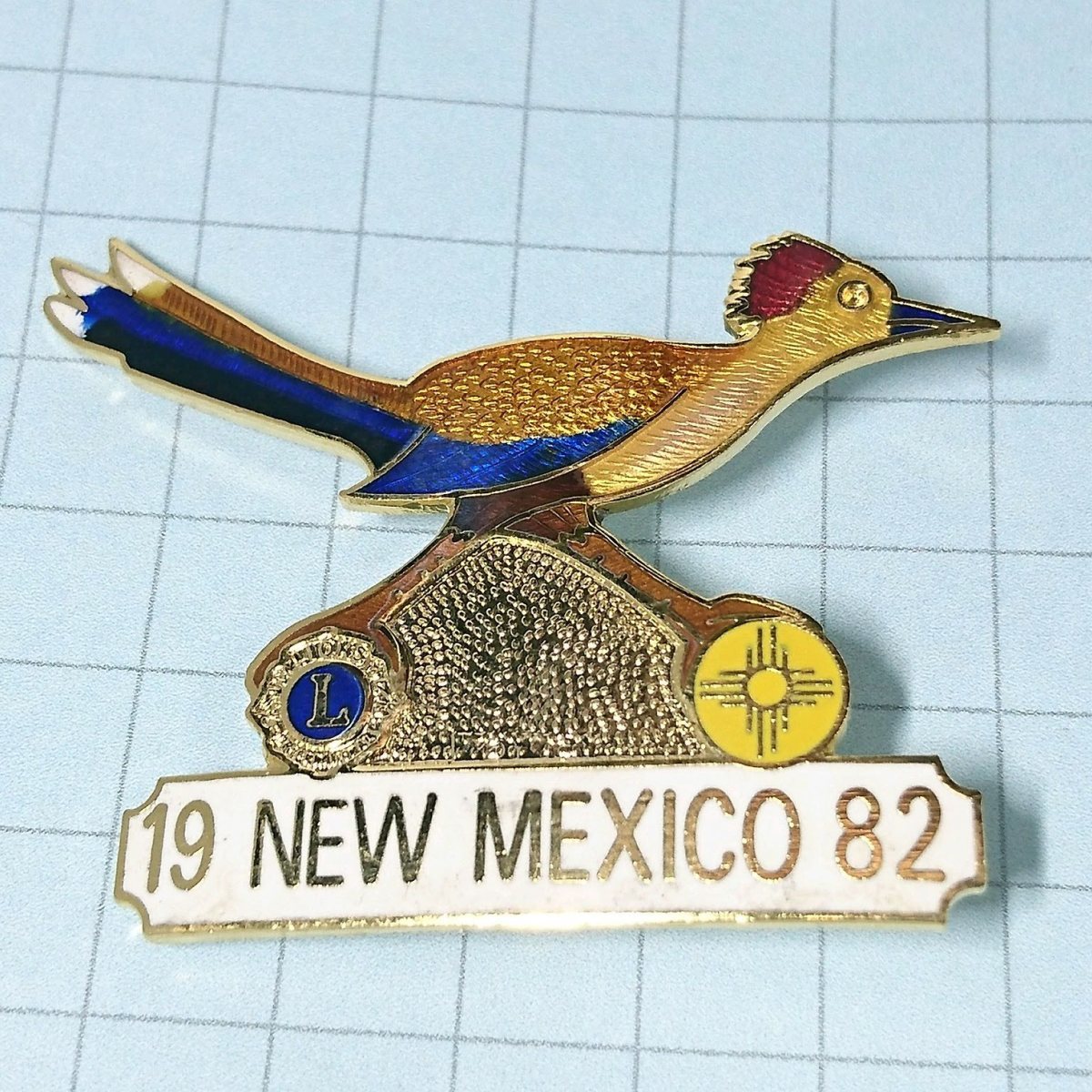 送料無料≫アメリカ ニューメキシコ州 孔雀 ☆ピンバッジ A01276拍卖