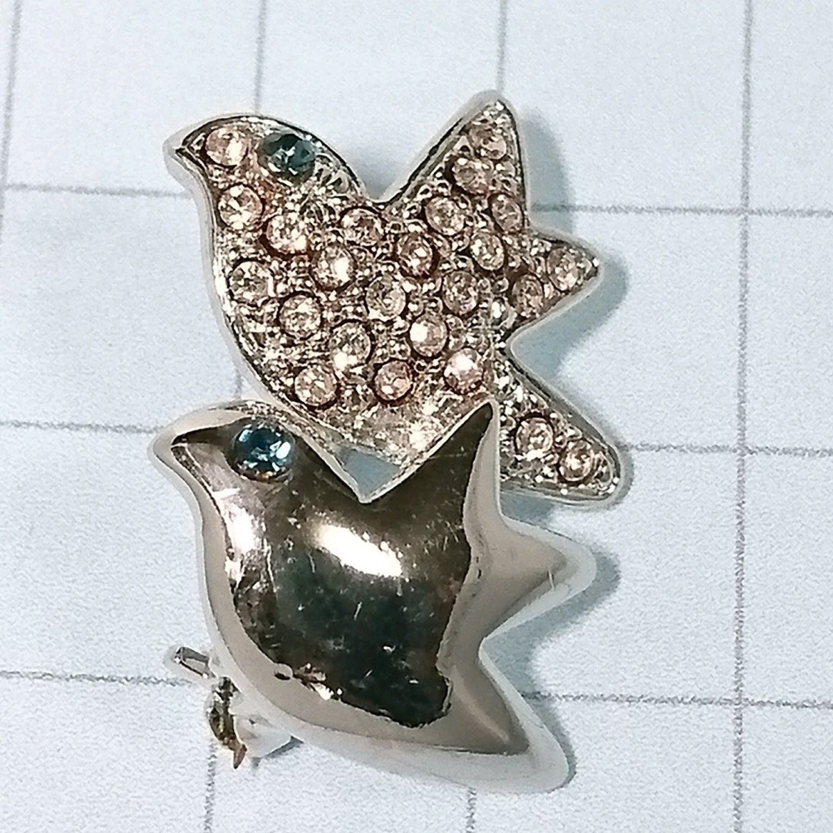 送料無料≫鳩 2羽☆アンティーク ブローチ バッジ A01307拍卖