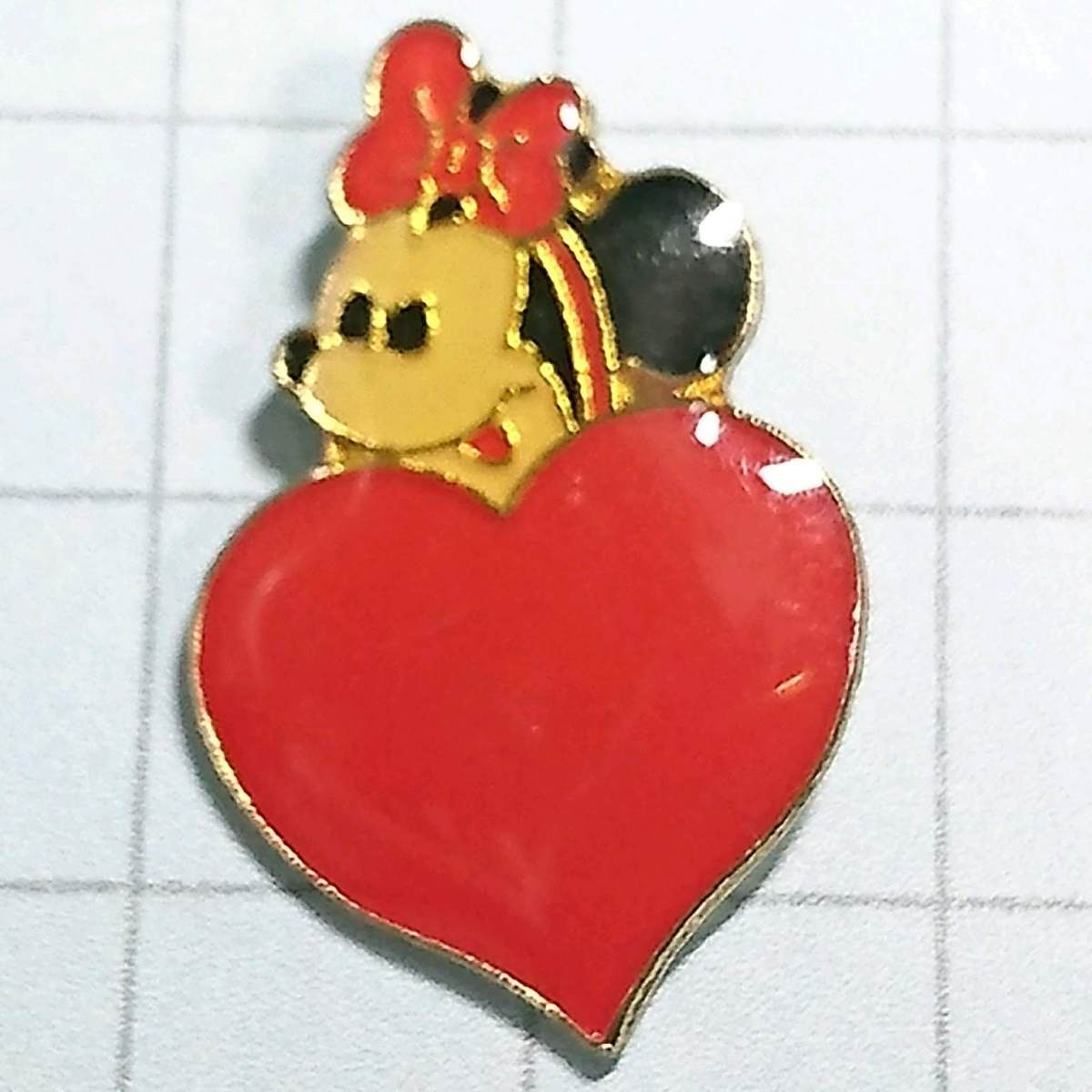 送料無料≫ミニーマウス ハート☆ディズニー ピンバッジ A01791拍卖