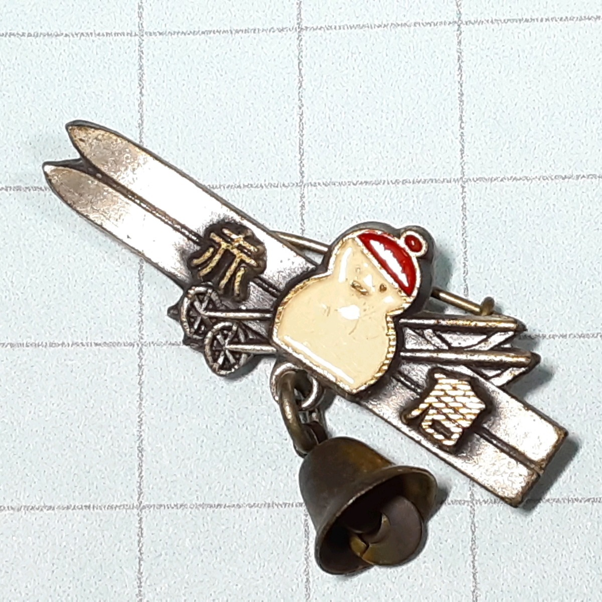 送料無料≫新潟県 赤倉 スキー 雪だるま☆ご当地 観光地 記念 ピンバッジ A01852拍卖