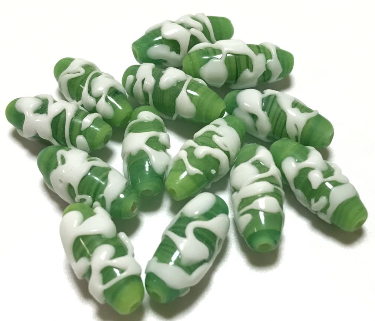 ガラスビーズ 2個 ジャパンヴィンテージ 砂糖菓子みたいなビーズ グリーン拍卖